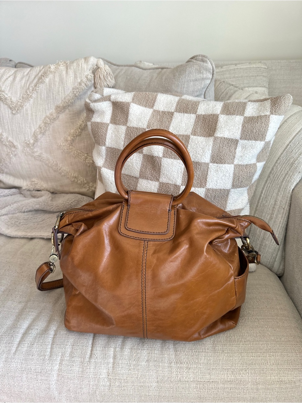 Hobo Shelia Medium Satchel in Truffle